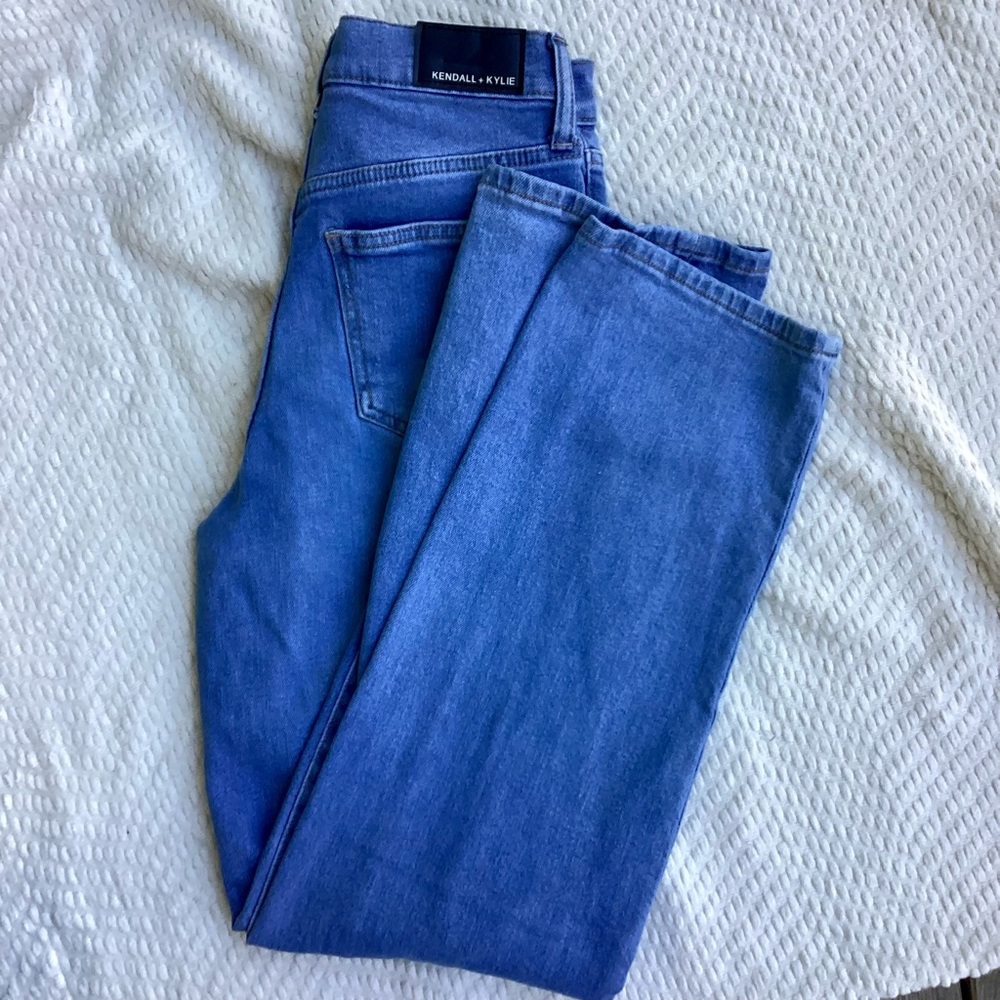 Distressed high rise skater jeans by Kendall & Kylie - Picture 3 of 9